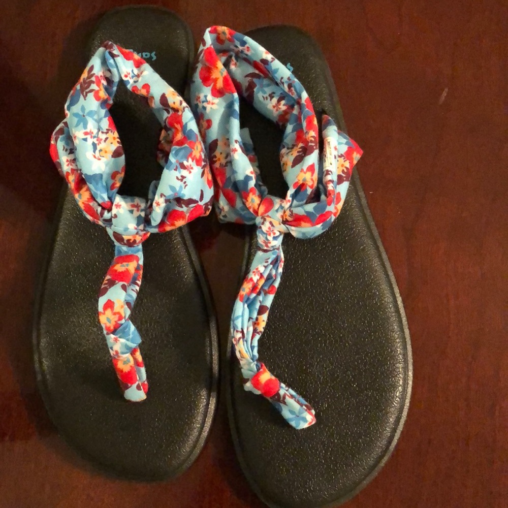 Sanuk yoga slings